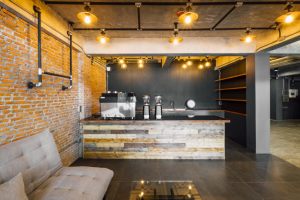 cafeteria-bar-estilo-loft-hotel_1150-10724